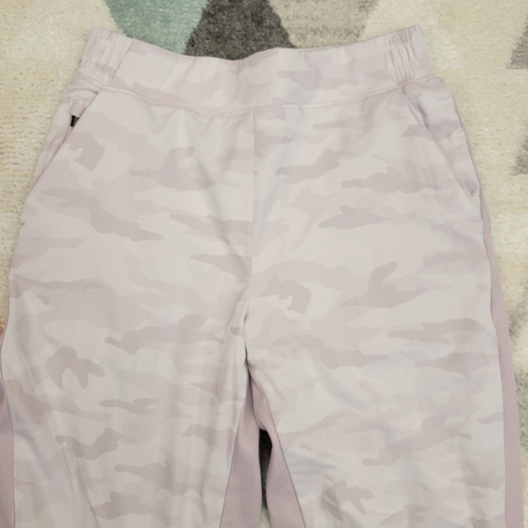 ATHLETA Brooklyn Lined Textured Jogger - Camo Lux Shasta Purple Size 8 - Picture 3 of 12
